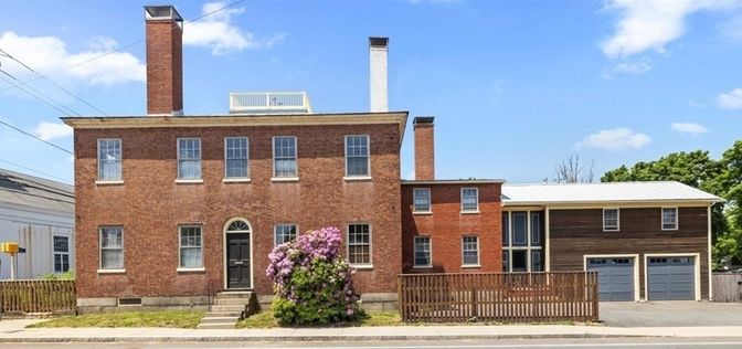 Attached, Exterior, Facade, Brick Facade, Georgian