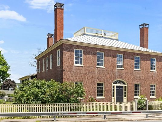 Exterior, Facade, Brick Facade, Georgian