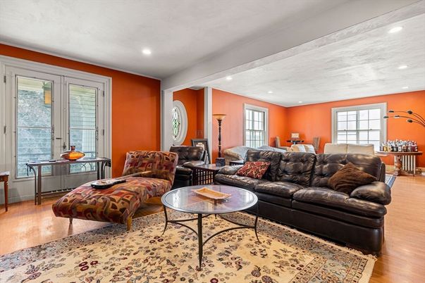 Interior, Living room, Recessed Lighting, Wood Texture Flooring
