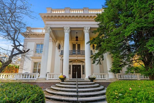 Exterior, Facade, Georgian