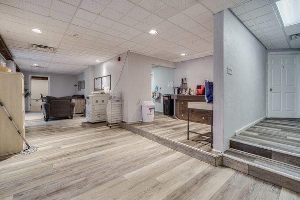 Interior, Recessed Lighting, Wood Texture Flooring