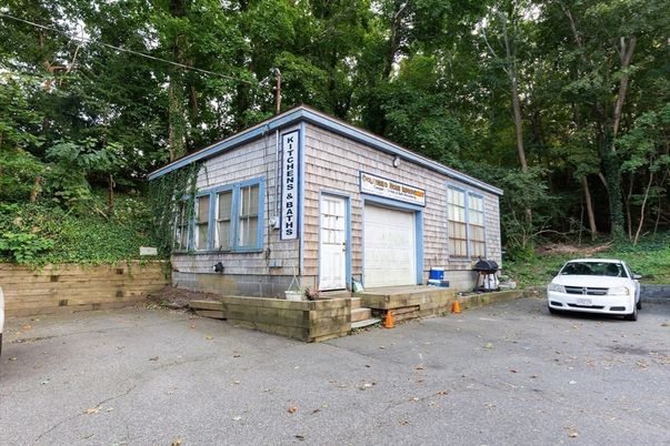 Detached Garage, Exterior