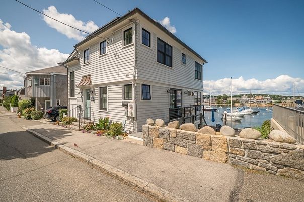 Exterior, Lake