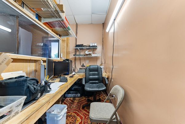 Home Office, Interior
