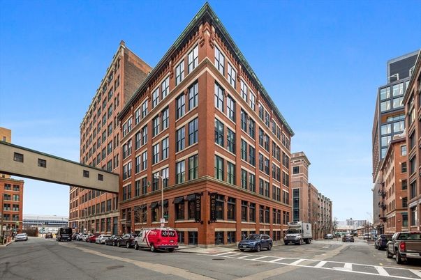 Exterior, Facade, Chicago School