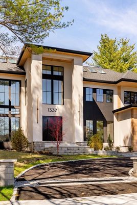 Exterior, Facade, Modern