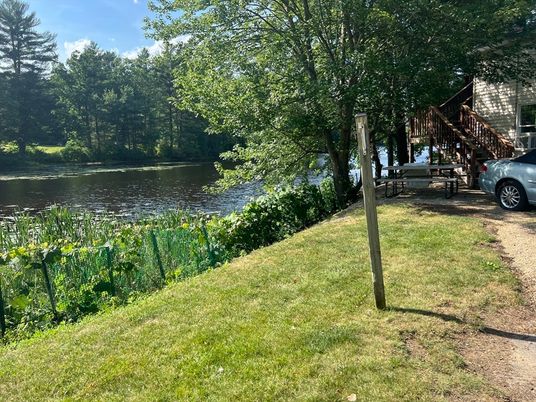Exterior, Lake