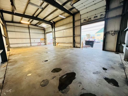 Garage, Interior