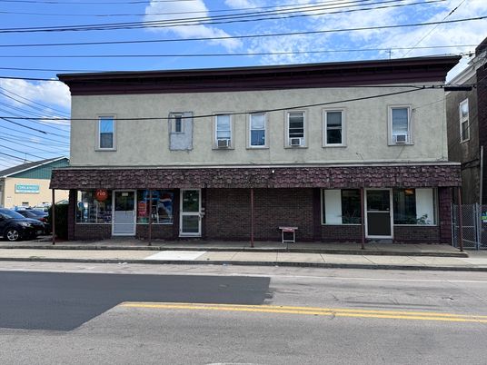 Exterior, Facade, Brick Facade, American Foursquare