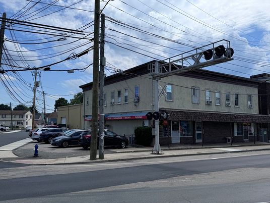 Exterior, Facade, Rowhouse