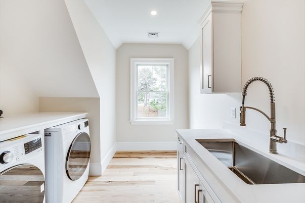 Interior, Recessed Lighting, Washer, Wood Texture Flooring