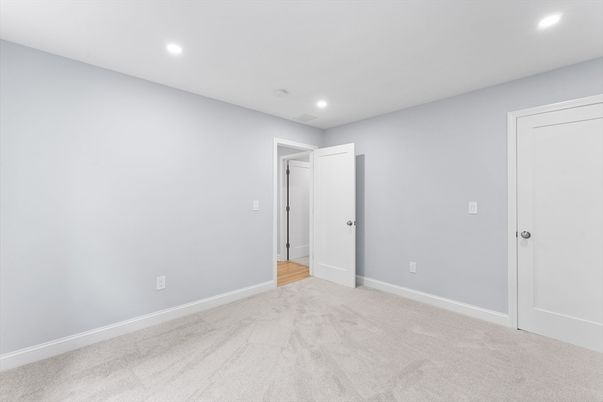 Empty room, Interior, Recessed Lighting