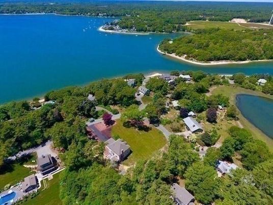 Exterior, Lake