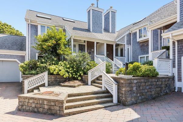 Attached, Exterior, Facade, Cape Cod