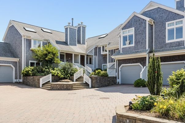 Attached, Exterior, Facade, Cape Cod