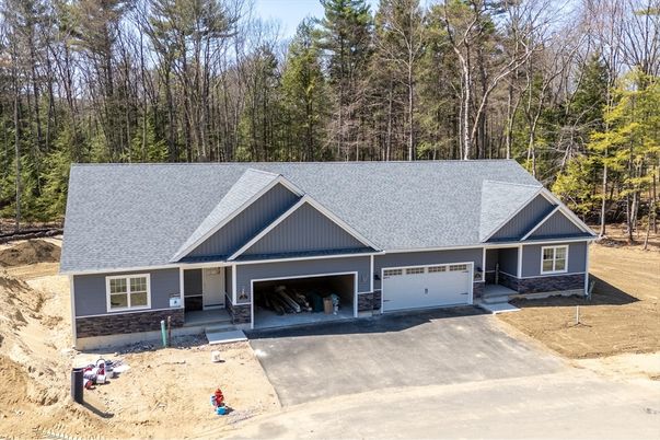 Attached, Exterior, Facade, Ranch