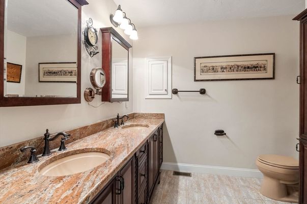 Bathroom, Dual Sink Vanities, Interior