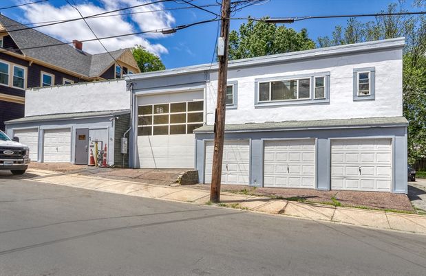 Attached, Exterior, Facade, Rowhouse