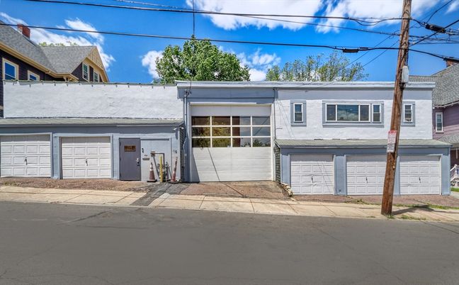 Attached, Exterior, Facade, Rowhouse