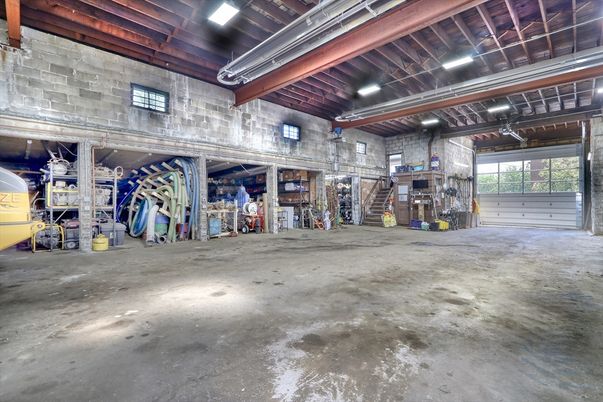 Garage, Interior