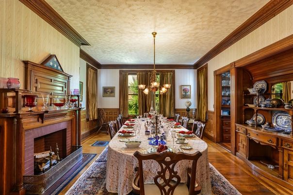 Chandelier, Dining room, Fireplace, Interior, Wood Texture Flooring