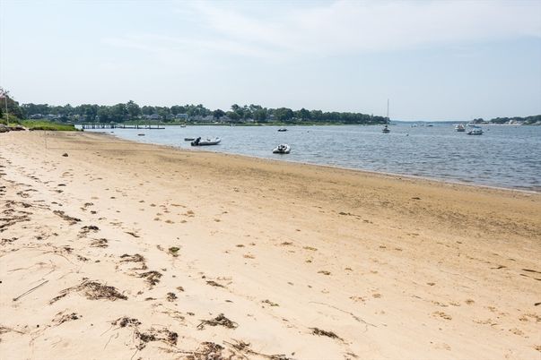 Exterior, Lake
