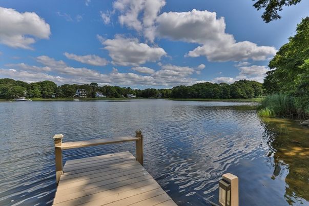 Exterior, Lake
