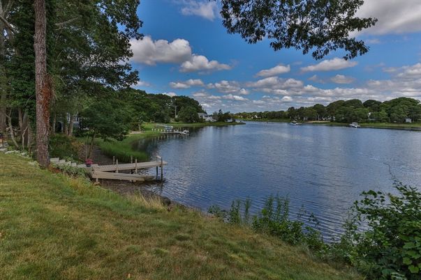 Exterior, Lake