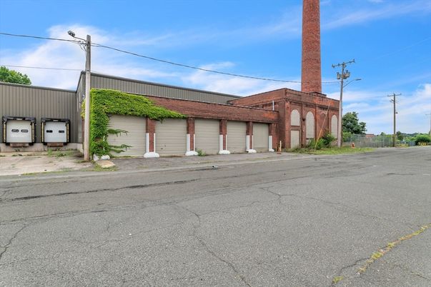 Attached, Exterior, Facade, Brick Facade, None
