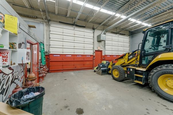 Garage, Interior