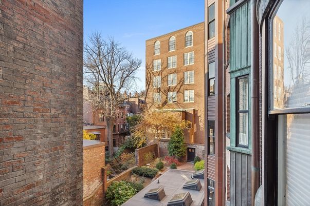 Exterior, Facade, Brick Facade, Rowhouse