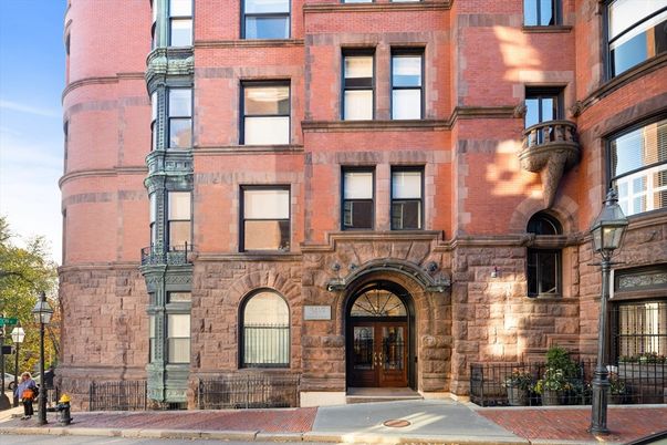 Exterior, Facade, Brick Facade, Rowhouse
