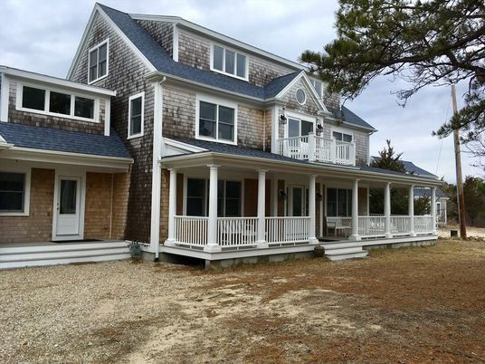 Exterior, Facade, Farmhouse