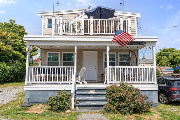 Exterior, Facade, Queen Anne Victorian
