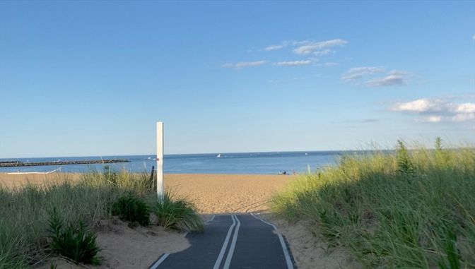 Exterior, Lake