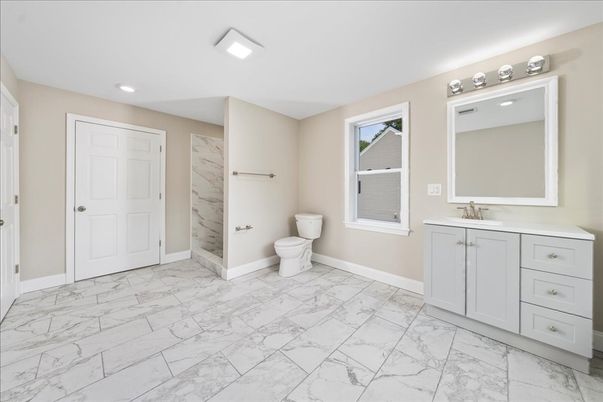 Bathroom, Interior, Marble, Marble Walls, Recessed Lighting