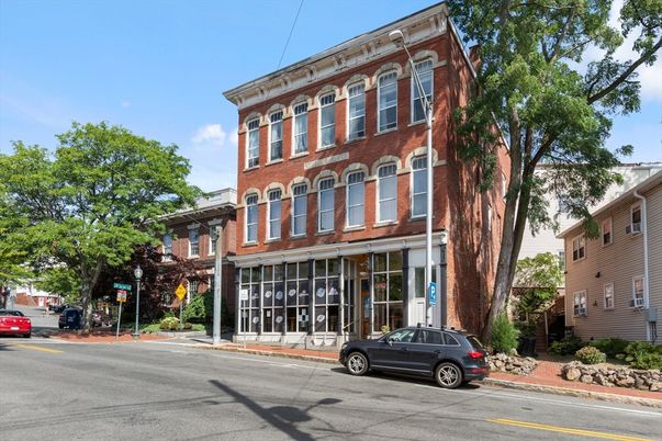 Exterior, Facade, Brick Facade, Rowhouse