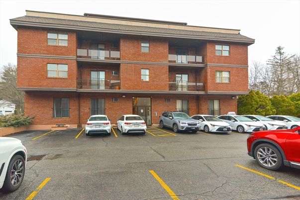 Exterior, Facade, Brick Facade, Rowhouse