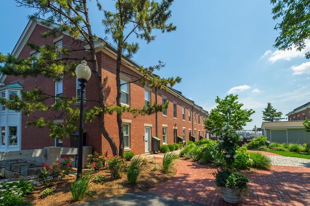 Exterior, Facade, Brick Facade, Rowhouse