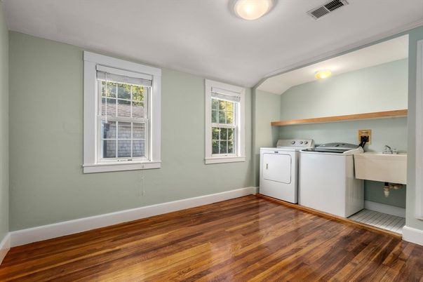 Interior, Washer, Wood Texture Flooring