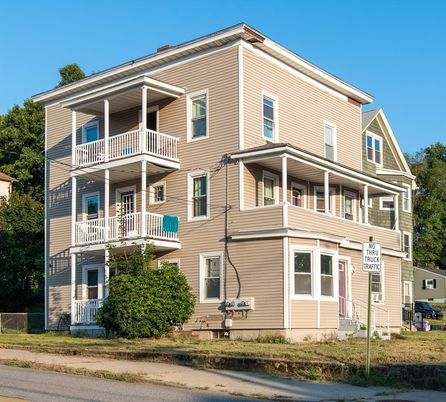 Exterior, Facade, Rowhouse