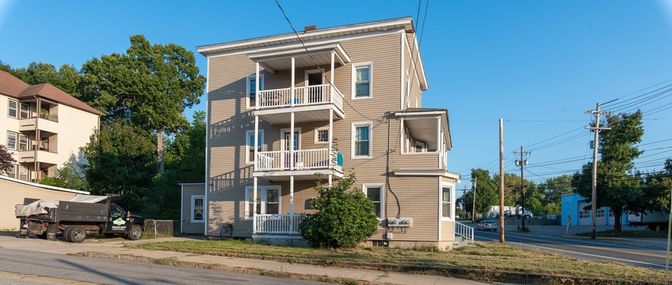 Exterior, Facade, Rowhouse