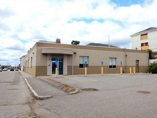 Exterior, Facade, Modern