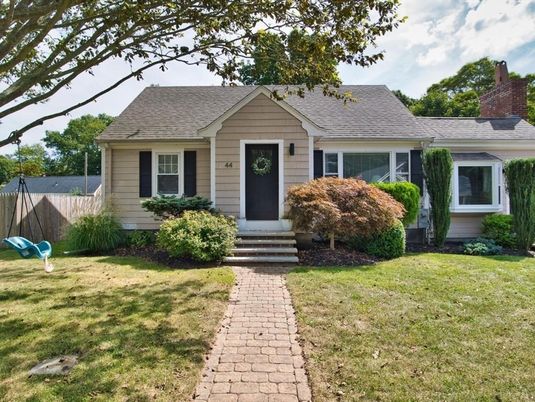 Exterior, Facade, Cape Cod