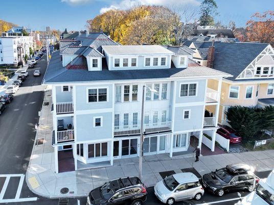 Exterior, Facade, Rowhouse