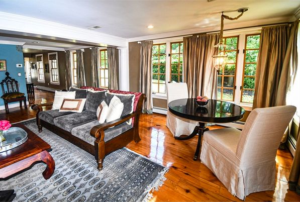 Interior, Living room, Pendant Lights, Recessed Lighting, Wood Texture Flooring