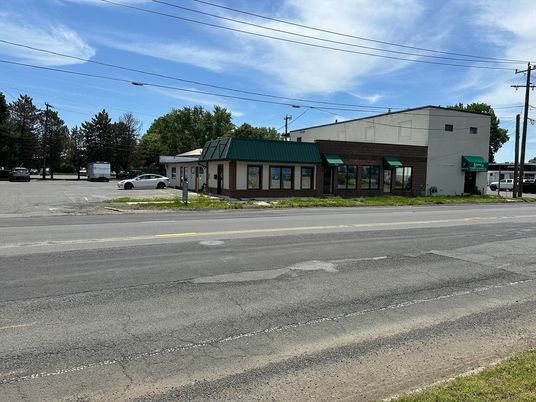 Exterior, Facade, Modern