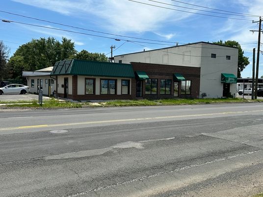 Exterior, Facade, Modern