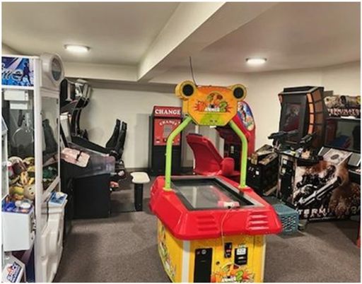 Game Room, Interior, Recessed Lighting