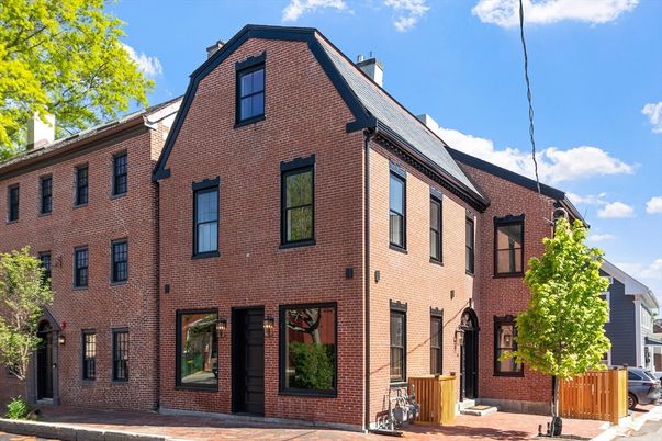 Exterior, Facade, Brick Facade, Rowhouse